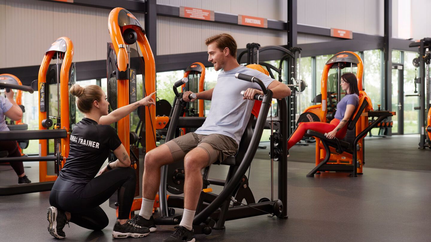 Classificeren bar dubbellaag Basic-Fit - Fitnessbegeleiding van personal trainers en fysio's