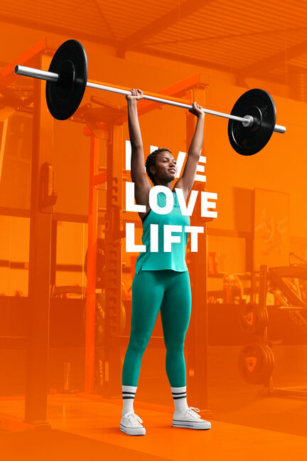 A healthy woman enjoys working out at the Basic-Fit gym. Her dedication to staying fit is truly inspiring, as she clearly loves living a healthy life through her weightlifting journey. This is a great example of self-love and a commitment to a strong and vibrant future.
