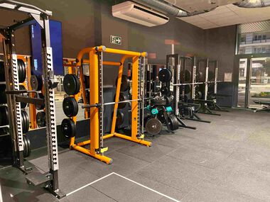 Squat rack zone Avenue de la Mediterranee Nimes